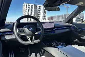 BMW 550, 3.0, 230 kW, plug-in hybrid, automatic, four-wheel drive