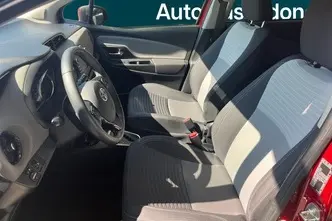 Toyota Yaris, 1.5, 74 kW, гибрид, автомат, передний привод