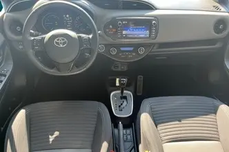 Toyota Yaris, 1.5, 74 kW, гибрид, автомат, передний привод