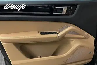 Porsche Cayenne, 3.0, 340 kW, hybrid, automatic, four-wheel drive