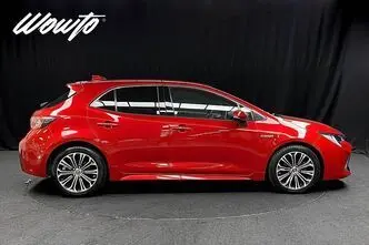 Toyota Corolla, 1.8, 90 kW, гибрид, автомат, полный привод