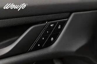 Porsche Taycan, 420 kW, электричество, автомат, полный привод