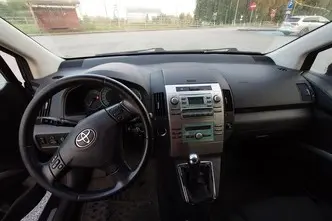 Toyota Corolla Verso, 2.2, 100 kW, дизель, механическая, передний привод