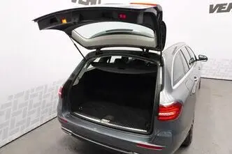 Mercedes-Benz E 300, 2.0, 143 kW, plug-in hybrid, automatic, rear-wheel drive
