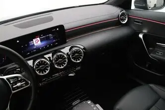 Mercedes-Benz CLA 180, 1.3, 100 kW, бензин, автомат, передний привод