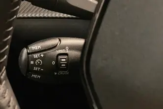 Peugeot 2008, 100 kW, электричество, автомат, передний привод