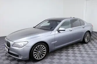 BMW 750, 4.4, 300 kW, bensiin, automaat, tagavedu