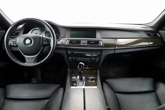 BMW 750, 4.4, 300 kW, bensiin, automaat, tagavedu