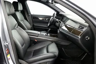 BMW 750, 4.4, 300 kW, bensiin, automaat, tagavedu