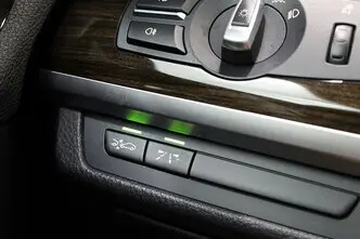 BMW 750, 4.4, 300 kW, bensiin, automaat, tagavedu