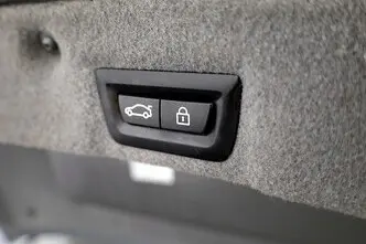 BMW 750, 4.4, 300 kW, bensiin, automaat, tagavedu