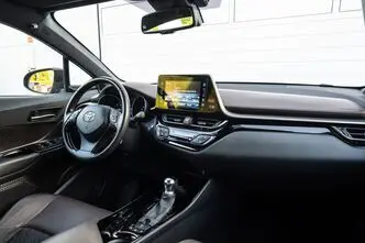 Toyota C-HR, 1.8, 90 kW, plug-in hybrid, automatic, front-wheel drive