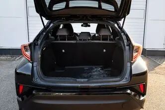 Toyota C-HR, 1.8, 90 kW, plug-in hybrid, automatic, front-wheel drive