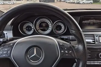 Mercedes-Benz E 200, 2.0, 135 kW, бензин, автомат, задний привод