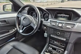 Mercedes-Benz E 200, 2.0, 135 kW, бензин, автомат, задний привод