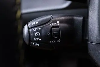 Peugeot 208, 1.2, 74 kW, bensiin, automaat, esivedu