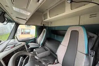Volvo FM330, 250 kW, diesel, automatic
