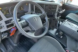 Volvo FM 370 6x2*4, 278 kW, diesel, automatic