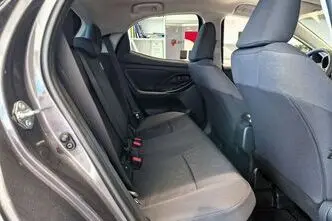 Toyota Yaris, 1.5, 68 kW, гибрид, автомат, передний привод