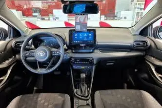 Toyota Yaris, 1.5, 68 kW, гибрид, автомат, передний привод