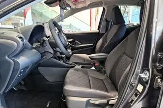 Toyota Yaris, 1.5, 68 kW, гибрид, автомат, передний привод