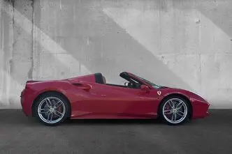 Ferrari 488, 3.9, 492 kW, бензин, автомат, задний привод