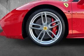 Ferrari 488, 3.9, 492 kW, бензин, автомат, задний привод