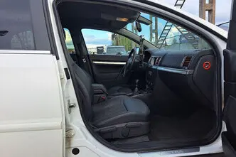 Opel Vectra, 2.2, 114 kW, petrol, manual, front-wheel drive