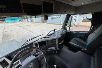 Volvo FM 330, 250 kW, diesel, automatic