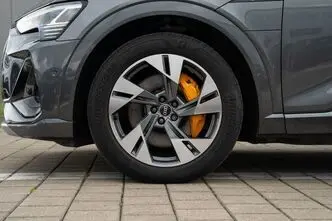Audi e-tron, 300 kW, elekter, automaat, nelikvedu