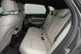 Audi e-tron, 300 kW, elekter, automaat, nelikvedu