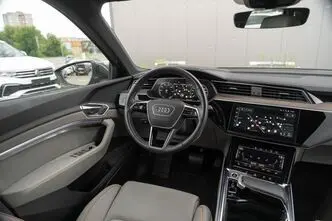 Audi e-tron, 300 kW, elekter, automaat, nelikvedu
