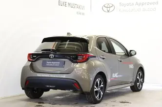 Toyota Yaris, 1.5, 68 kW, гибрид, автомат, передний привод