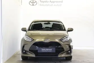 Toyota Yaris, 1.5, 68 kW, гибрид, автомат, передний привод
