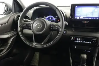 Toyota Yaris, 1.5, 68 kW, гибрид, автомат, передний привод