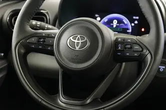 Toyota Yaris, 1.5, 68 kW, гибрид, автомат, передний привод