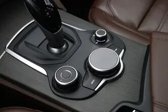Alfa Romeo Stelvio, 2.2, 118 kW, diisel, automaat, tagavedu