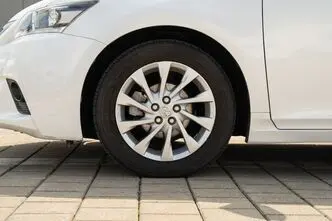 Lexus CT 200h, 1.8, 73 kW, hybrid, automatic, front-wheel drive