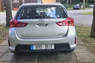 Toyota Auris, 1.4, 66 kW, diesel, manual, front-wheel drive