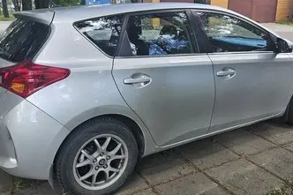 Toyota Auris, 1.4, 66 kW, diesel, manual, front-wheel drive