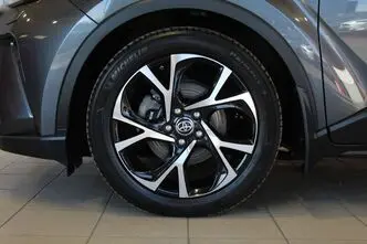 Toyota C-HR, 1.8, 72 kW, hybrid, automatic, front-wheel drive