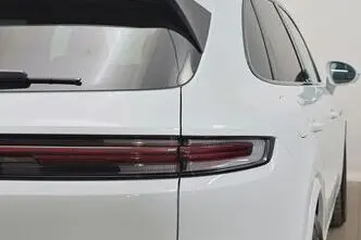 Porsche Cayenne, 3.0, 346 kW, гибрид, автомат, полный привод