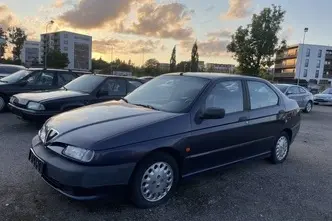 Alfa Romeo Alfa 146, 1.7, petrol, manual, front-wheel drive