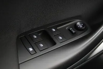 Opel Astra, 1.6, 100 kW, дизель, механическая, передний привод