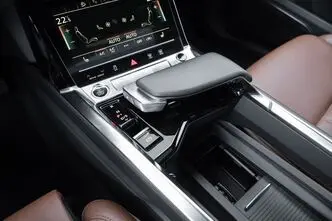Audi e-tron, 300 kW, elekter, automaat, nelikvedu