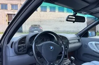 BMW 318, 1.8, 85 kW, бензин, механическая, задний привод