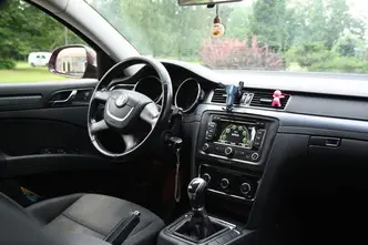 Škoda Superb, 1.4, 92 kW, bensiin, manuaal, esivedu