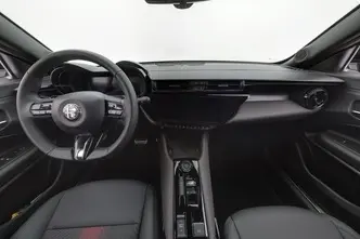 Alfa Romeo Junior, 1.2, 100 kW, гибрид, автомат, передний привод