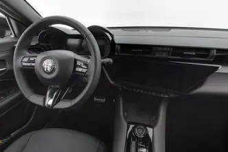 Alfa Romeo Junior, 1.2, 100 kW, гибрид, автомат, передний привод
