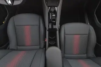 Alfa Romeo Junior, 1.2, 100 kW, гибрид, автомат, передний привод